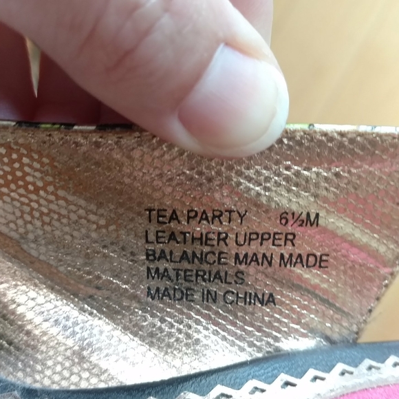 Poetic License Tea Party size 6 1/2 - Picture 4 of 8